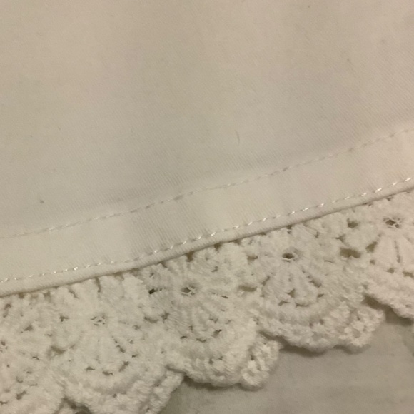 White shorts - Picture 2 of 9